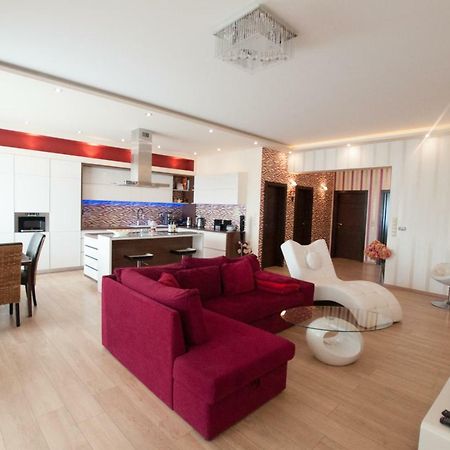 Prestige Apartment Komarno Luaran gambar