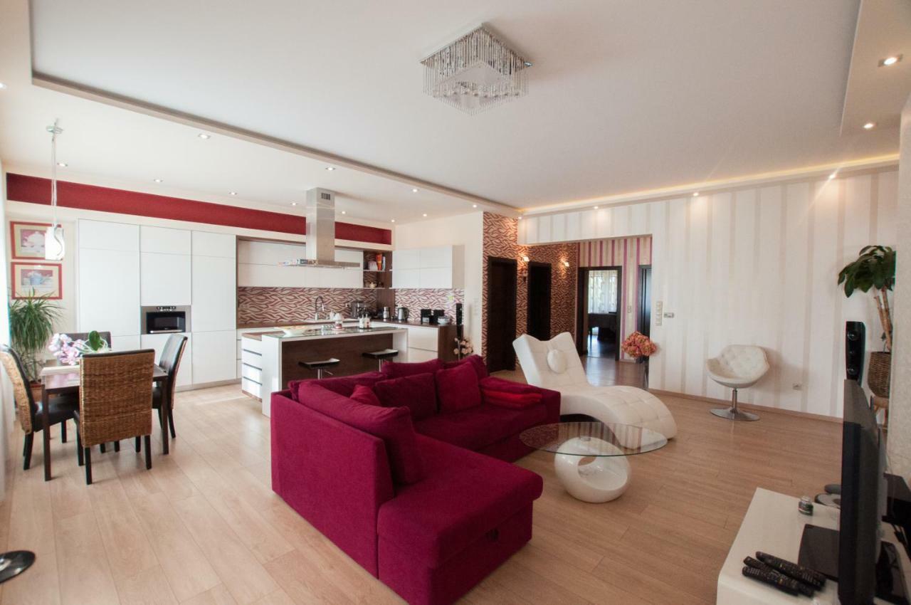 Prestige Apartment Komarno Luaran gambar