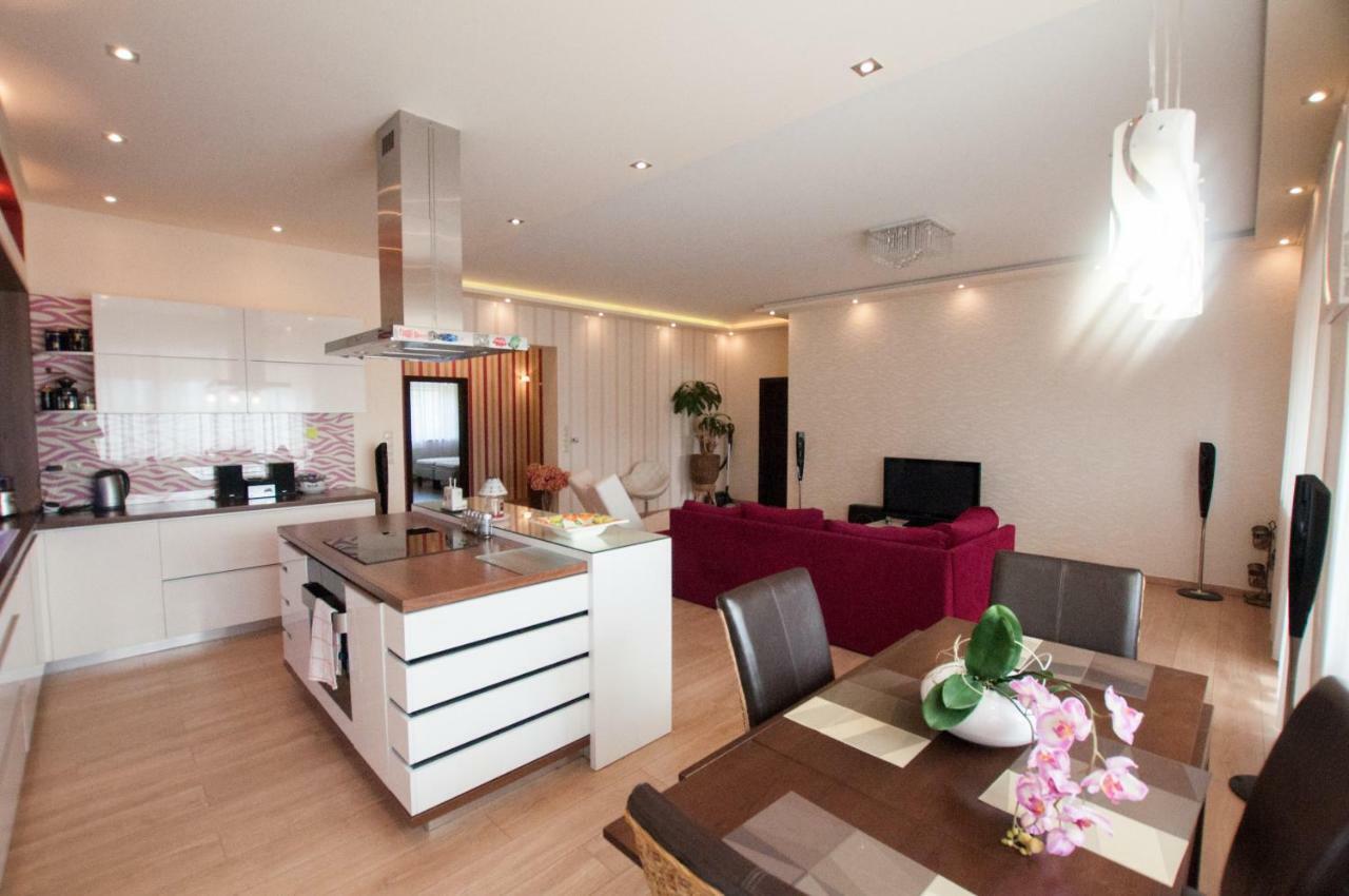 Prestige Apartment Komarno Luaran gambar