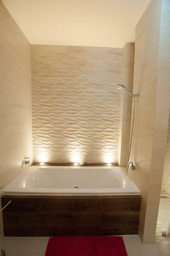 Prestige Apartment Komarno Luaran gambar