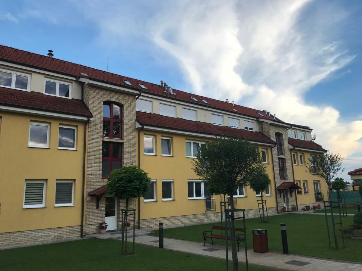 Prestige Apartment Komarno Luaran gambar